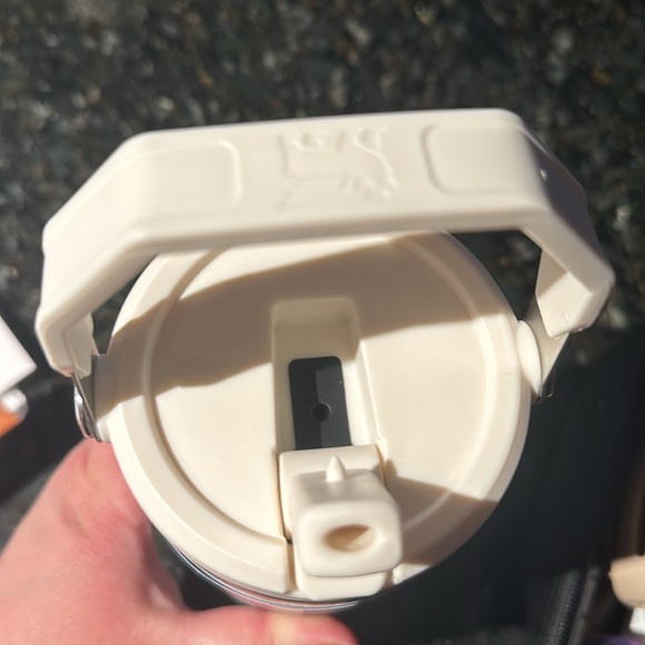 Stanley Classic Series The Iceflow Flip Straw Tumbler 30oz. Light Blue and Cream - Picture 6 of 7